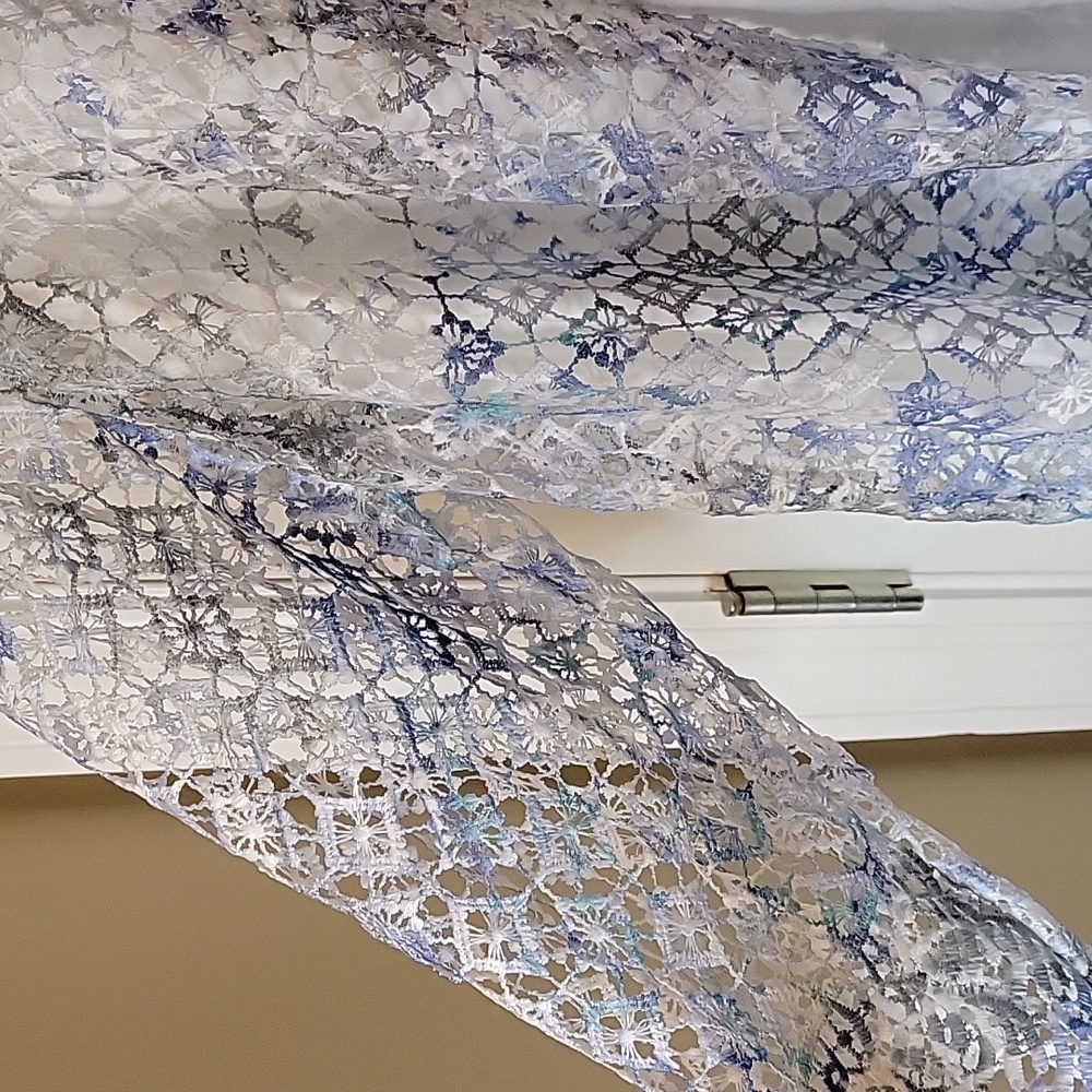 Elegant Blue and White Lace Women's Top - Picture 4 of 7